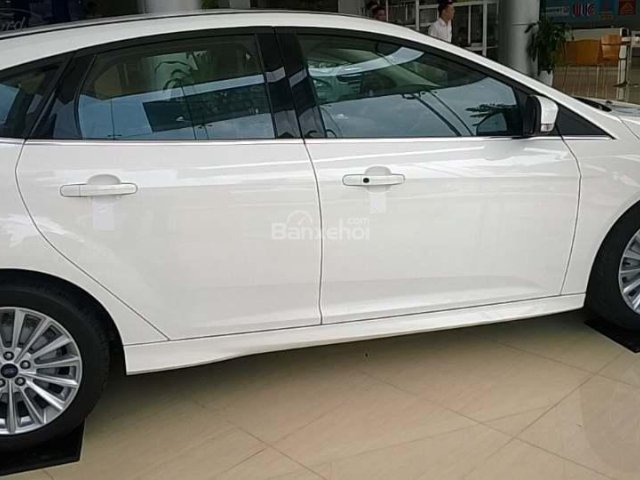 Bán xe Ford Fiesta 1.5L AT Sport năm sản xuất 2018, màu trắng, giá chỉ 480 triệu