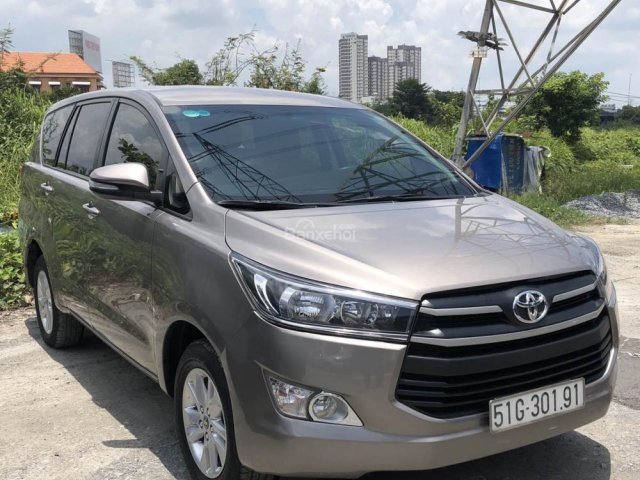 Cần bán xe Toyota Innova năm 2017, màu bạc