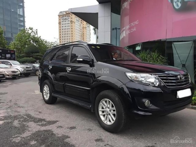 Cần bán lại xe Toyota Fortuner 2.7V 2014, màu đen chính chủ  