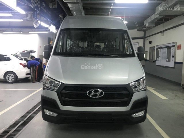 Bán Hyundai Solati 16 chỗ, màu bạc, có sẵn giao ngay