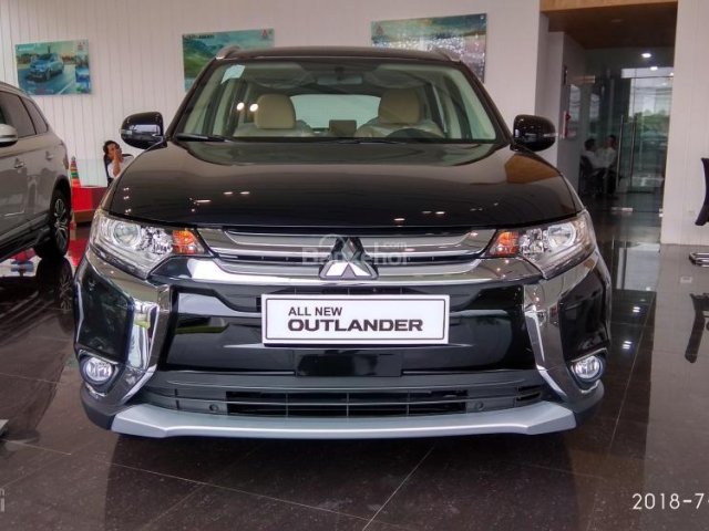 Bán xe Mitsubishi Outlander giá rẻ tại Quảng Trị. LH: 0911.82.15130