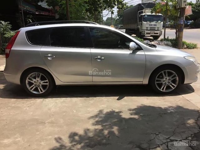 Bán xe Hyundai i30 Cw đời 2009, màu bạc, nhập khẩu 