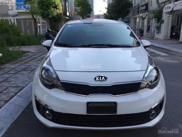 Cần bán Kia Rio 1.4MT sản xuất năm 2016, màu trắng, xe nhập số sàn