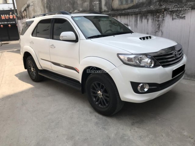 Cần bán xe Toyota Fortuner 2016 máy dầu, số sàn, màu trắng