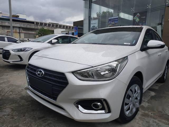 Bán Hyundai Avante 1.4MT Base 2018, màu trắng