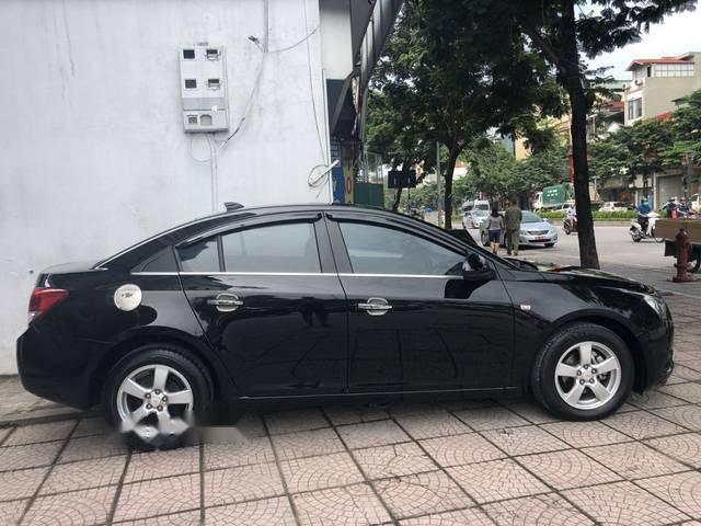 Bán xe Chevrolet Cruze màu đen, xe mua từ mới đi rất ít