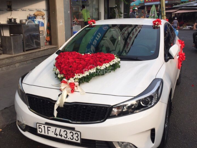 Bán xe Kia Cerato sản xuất 2016 màu trắng, giá tốt