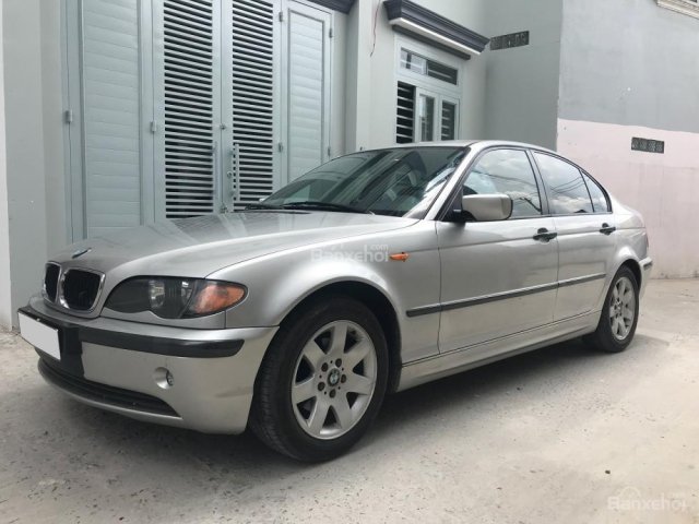 Bán BMW 318i 2003, tự động, màu bạc zin a-z