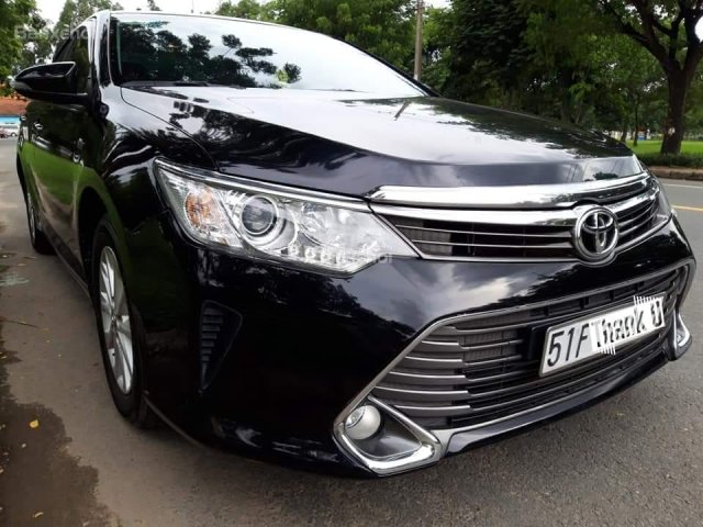 Bán Toyota Camry 2.0E đời 2016, màu đen, hơn 20.000km