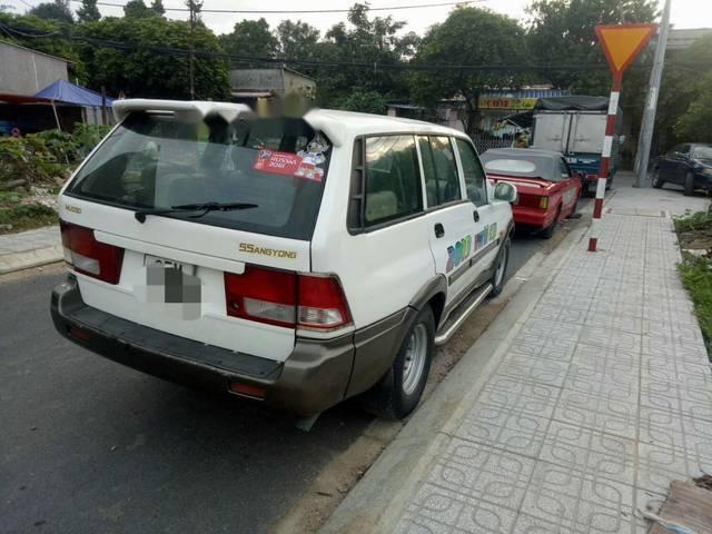 Cần bán Ssangyong Musso sản xuất năm 2002, màu trắng