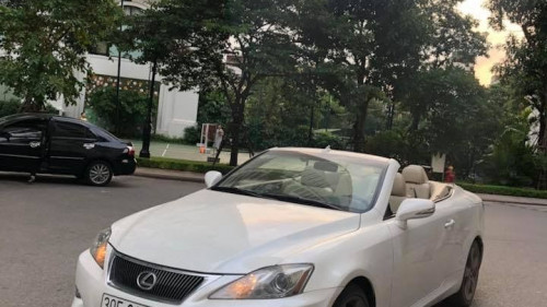 Cần bán gấp Lexus IS 2.5 AT sản xuất năm 2009, màu trắng, nhập khẩu  