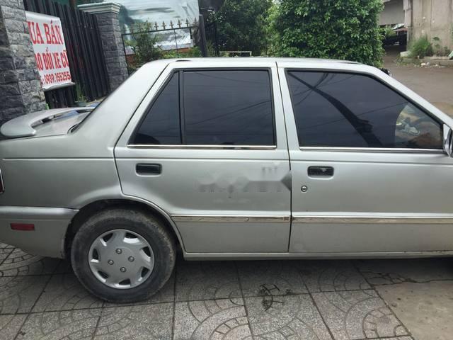 Cần bán lại xe Isuzu Aska năm sản xuất 1990, màu bạc xe gia đình0