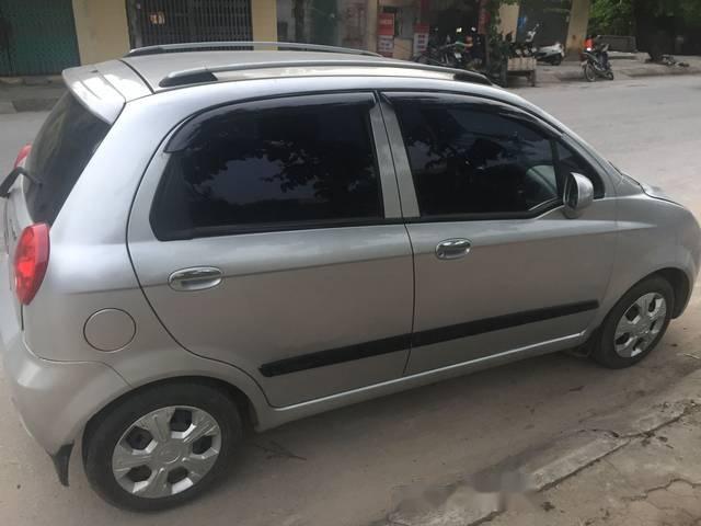 Cần bán Chevrolet Spark MT sản xuất năm 2011, màu trắng, xe cực đẹp