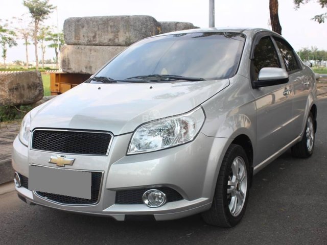 Mình muốn bán Chevrolet Aveo 2015 MT, màu bạc, xe đẹp tuyệt vời