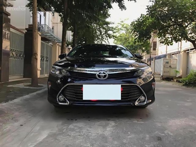 Bán Toyota Camry 2.5Q sản xuất năm 2018, màu đen  