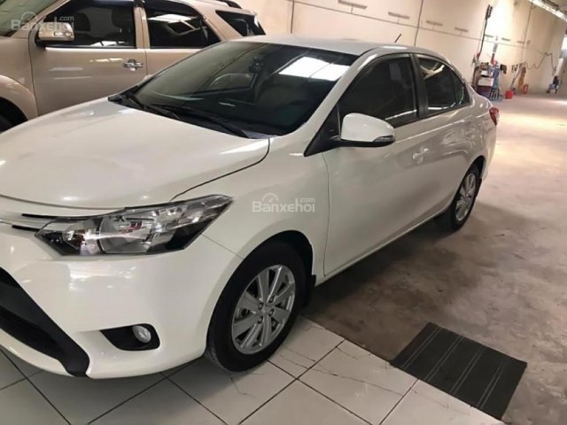 Cần bán gấp Toyota Vios 1.5E đời 2018, màu trắng xe gia đình 