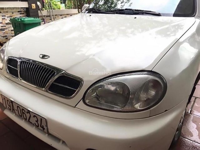 Cần bán gấp Daewoo Lanos 1.5 năm sản xuất 2004, màu trắng chính chủ 