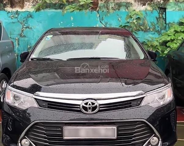 Bán xe Toyota Camry 2.5 Q đời 2017, màu đen chính chủ