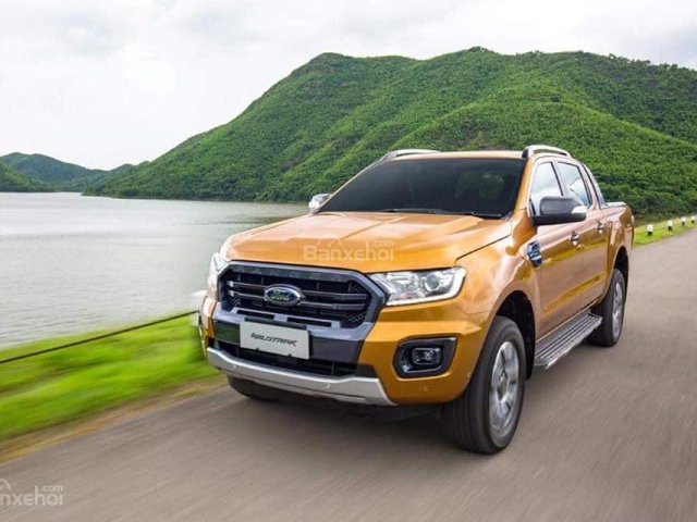 Bán Ford Ranger Wildtrak 2.0L Bi-turbo, hộp số 10 cấp, tặng đầy đủ phụ kiện, hỗ trợ trả góp 80%, 200tr nhận xe ngay