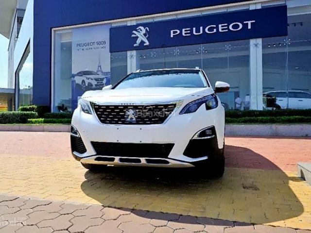 Cần bán xe Peugeot 3008 1.6 AT đời 2018, màu trắng