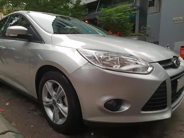 Bán Ford Focus Trend 1.6 AT sản xuất 2014, màu bạc chính chủ, giá 500tr