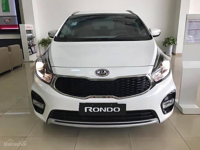 Cần bán Kia Rondo GAT năm sản xuất 2018, màu trắng giá cạnh tranh