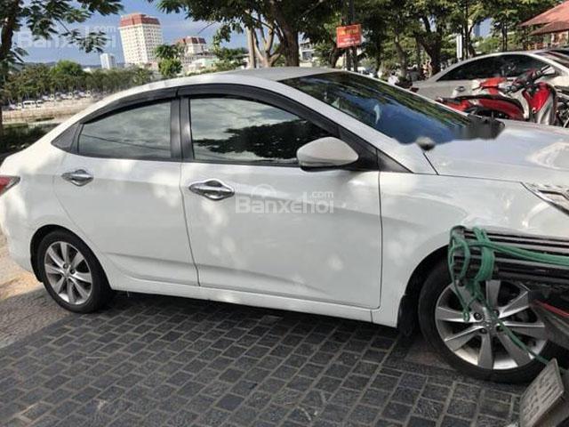 Cần bán Hyundai Accent AT đời 2014, màu trắng, nhập khẩu, xe còn mới
