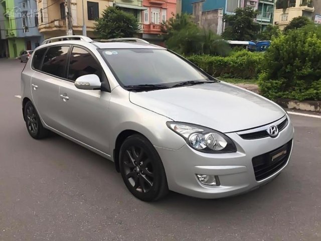 Bán Hyundai i30 CW 1.6AT sản xuất 2011, màu bạc, xe nhập 