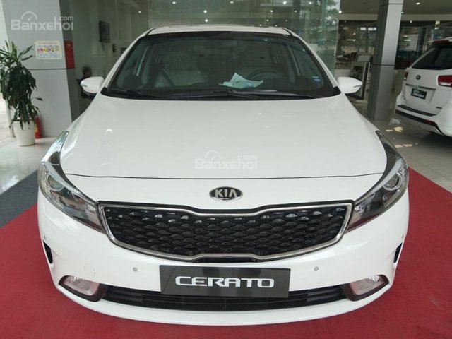 Bán Kia Cerato 2.0 2018 màu trắng, mới 100%, chỉ trả trước 160 triệu là lấy xe về, hỗ trợ vay ngân hàng 90% giá trị xe