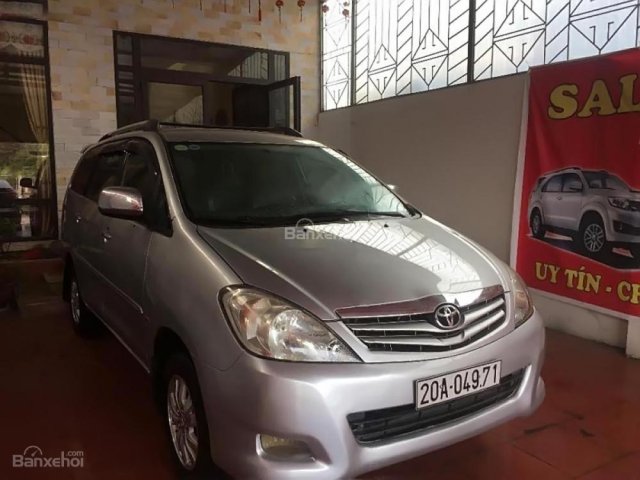 Bán Toyota Innova sản xuất năm 2010, màu bạc chính chủ