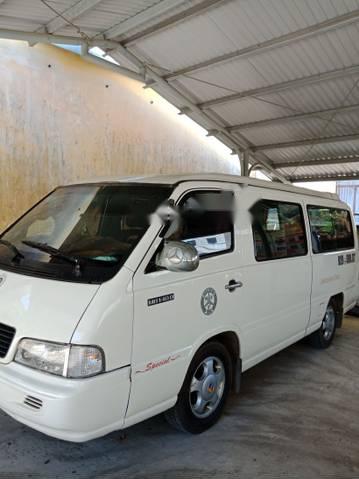 Cần bán Mercedes sản xuất 2002, màu trắng, giá tốt