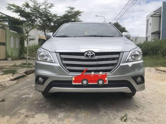 Gia đình bán Toyota Innova 2.0 E sản xuất 2016, màu bạc