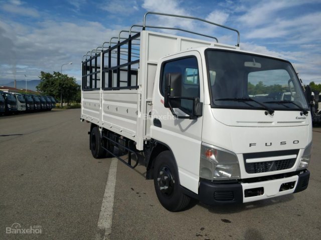 Bán xe tải Mitsubishi Fuso 4.99 E4 tải trọng 2.1 tấn mới 2018, thùng dài 4m4