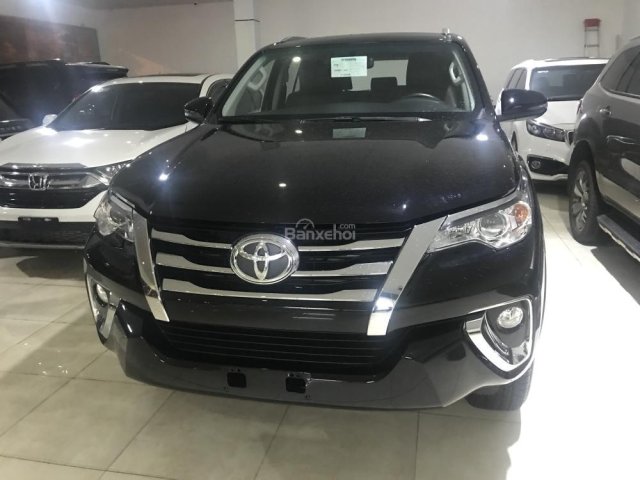 Cần bán Toyota Fortuner máy dầu, số tự động, sản xuất 2018 màu đen, 1 tỷ 094 triệu, xe nhập