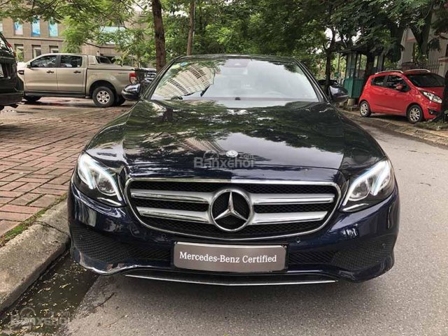 Bán xe Mercedes E250 cũ đăng ký 2018, màu xanh Cavansite, chạy 12870 km như mới giá rẻ