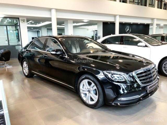 Bán Mercedes S450 2018 chạy lướt, giá rẻ hơn xe mới 600tr0