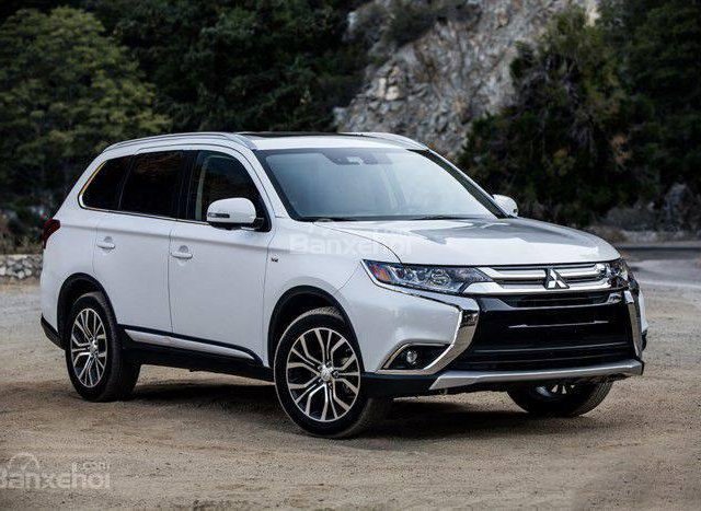 "Ưu đãi" Mitsubishi Outlander 7 chỗ, ra xe 903 triệu, trả góp 90% xe, LH: 0969.392.298