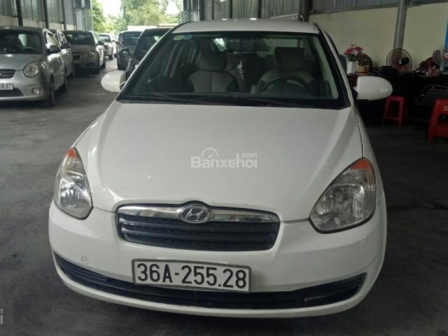 Cần bán Hyundai Verna đời 2008 nhập khẩu, màu trắng, xe đẹp, máy chất