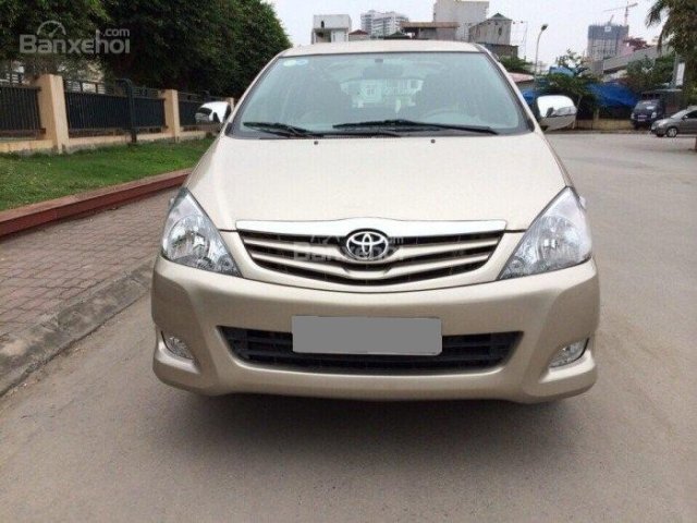 Đổi xe mới cần bán Innova 2011, số sàn màu vàng cát, odo đi được 123.000km