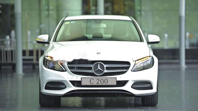 Bán Mercedes C200 đời 2018, màu trắng, giao ngay0