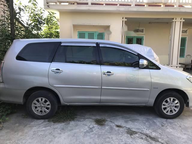 Bán Toyota Innova sản xuất năm 2009, màu bạc, giá 300tr