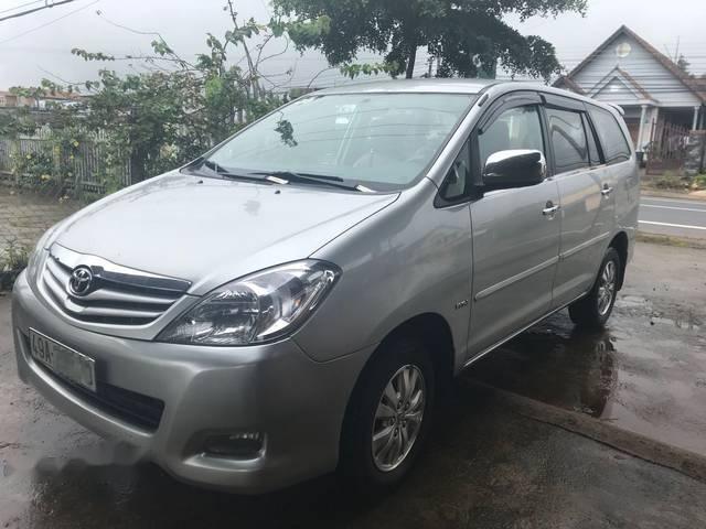 Cần bán Toyota Innova G đời 2011, màu bạc