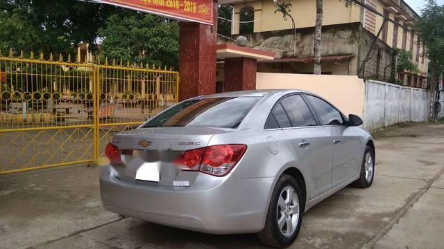 Cần bán Chevrolet Cruze 2013, màu bạc