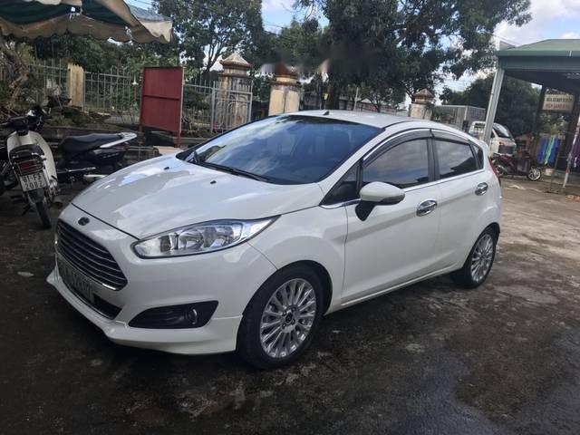 Bán ô tô Ford Fiesta 1.0 năm 2015, màu trắng chính chủ