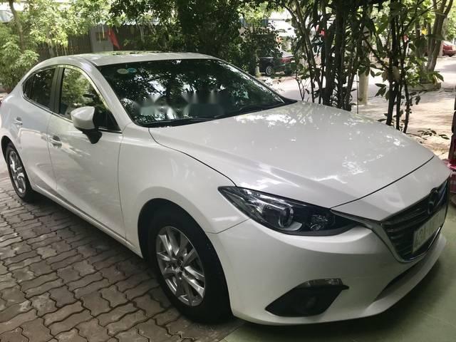 Cần bán Mazda 3 năm sản xuất 2015, màu trắng, giá 610tr