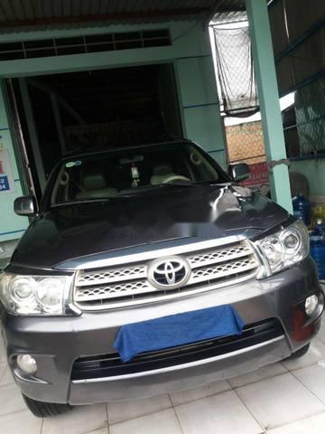 Bán Toyota Fortuner năm sản xuất 2010, màu xám, giá tốt