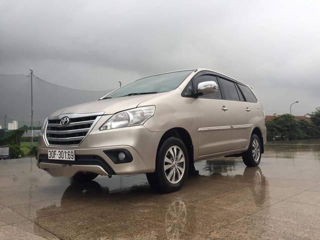 Bán ô tô Toyota Innova 2.0 E năm sản xuất 2012, màu vàng chính chủ, giá tốt0