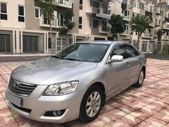 Lên đời xe nên cần bán xe Camry 2008 AT màu bạc bản full đẹp