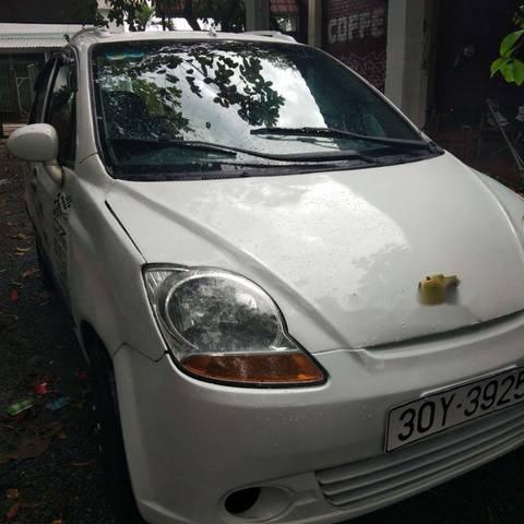 Bán Chevrolet Spark MT 2010, màu trắng, nội thất sạch sẽ