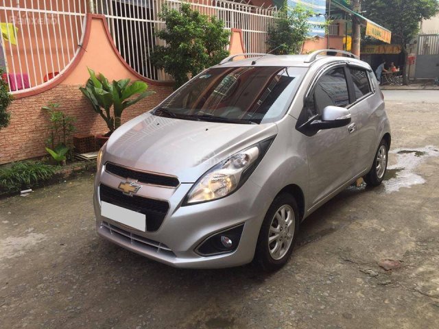 Bán gấp Chevrolet Spark LTZ 2015 màu bạc, zin nguyên đẹp